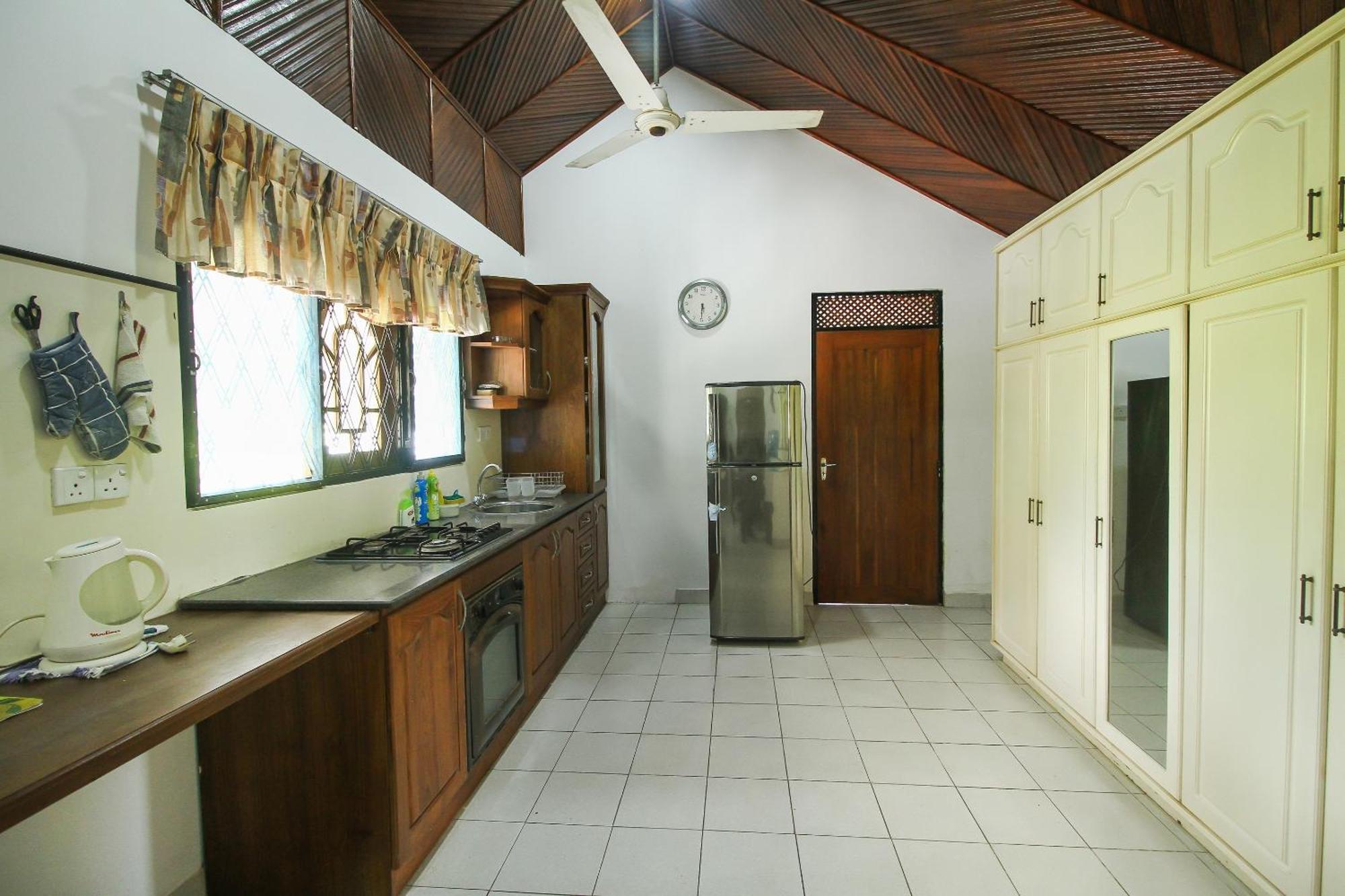 Lioni Holidays Villa Negombo Ruang foto